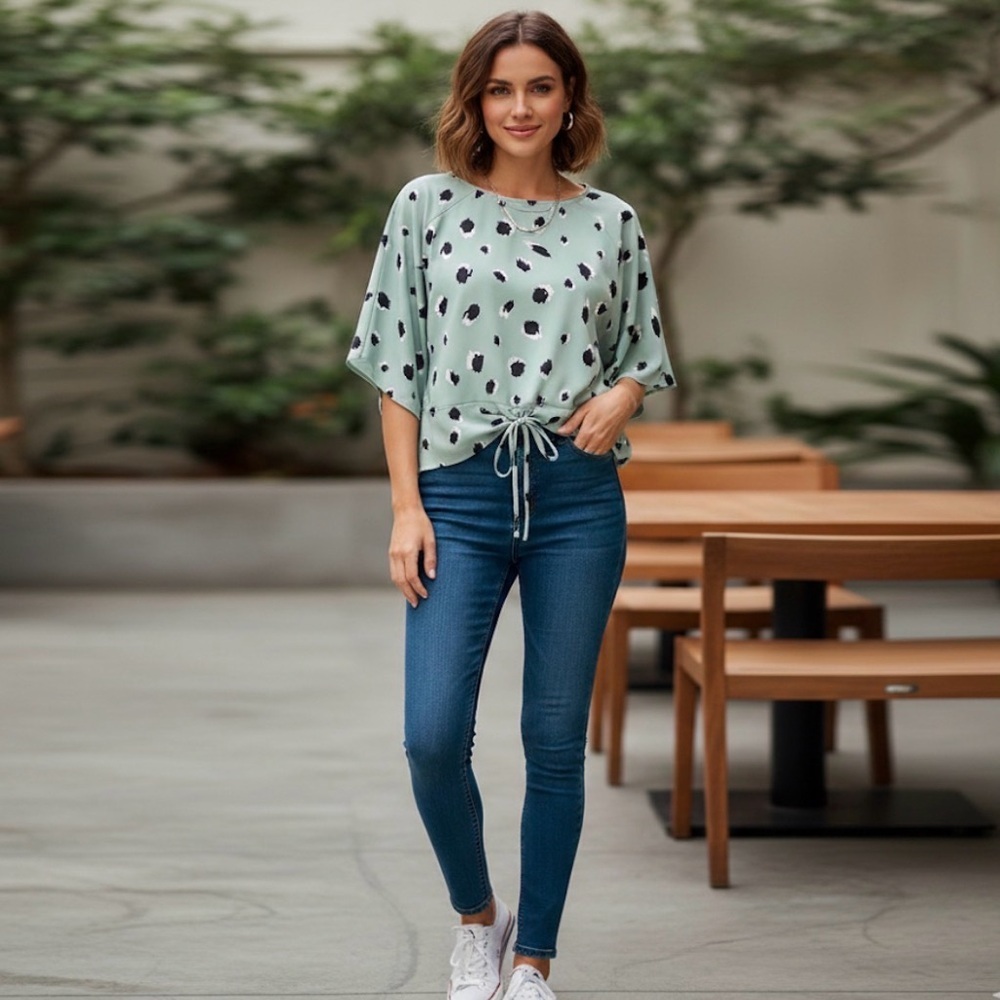 Frill & Folly Blouse Size M Green with Black White Spots Short Sleeve 1764